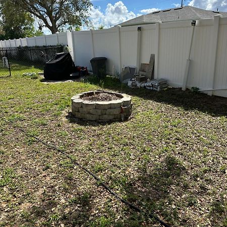 Quiet Room In A Family Home Lehigh Acres Exterior foto