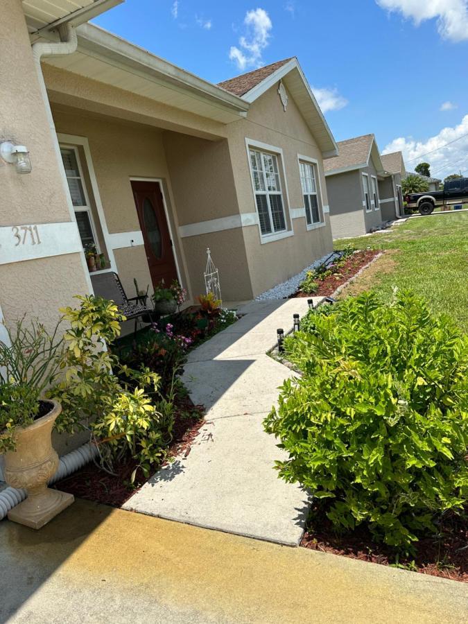 Quiet Room In A Family Home Lehigh Acres Exterior foto