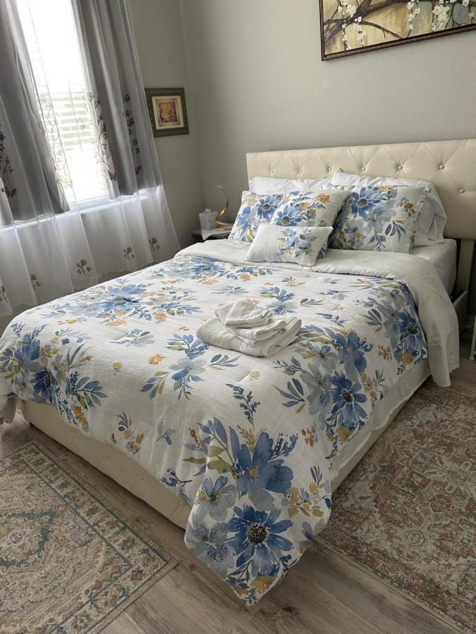 Quiet Room In A Family Home Lehigh Acres Exterior foto