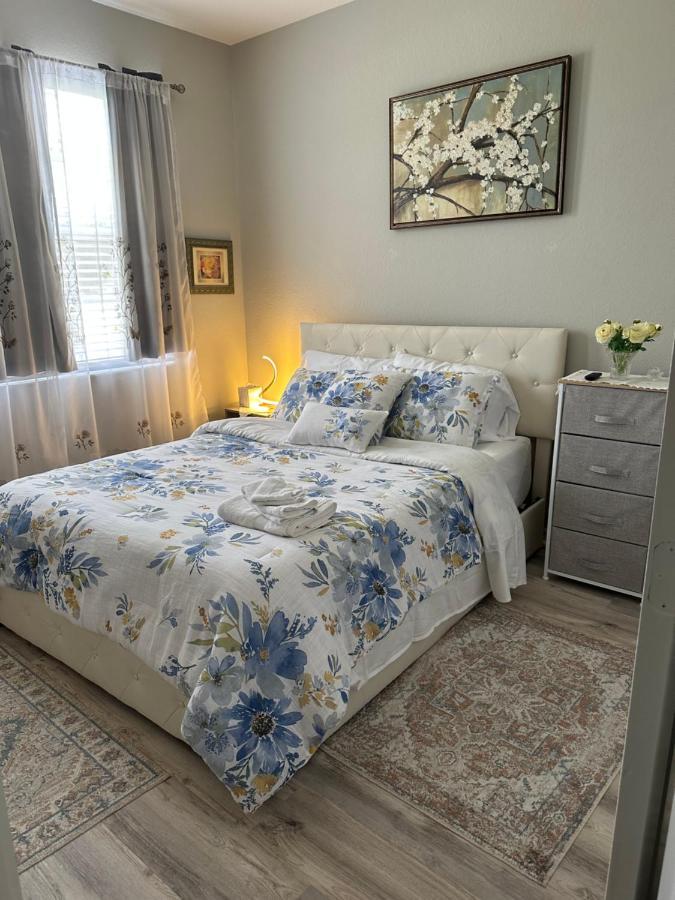 Quiet Room In A Family Home Lehigh Acres Exterior foto