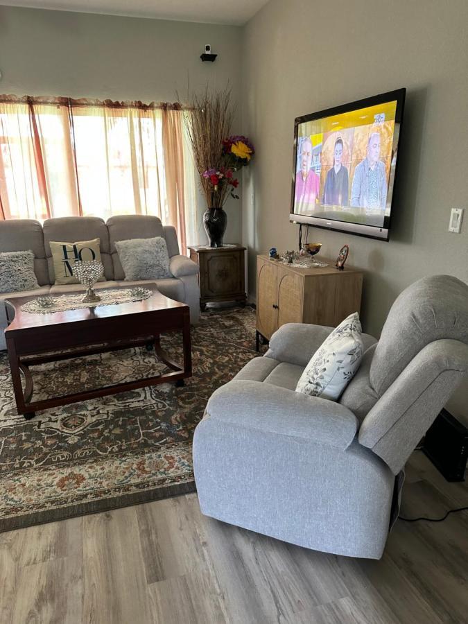 Quiet Room In A Family Home Lehigh Acres Exterior foto