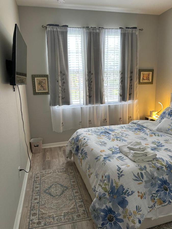 Quiet Room In A Family Home Lehigh Acres Exterior foto